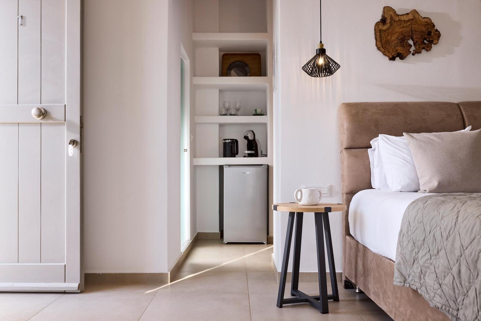 Kedros Milos Suites Адамас Экстерьер фото