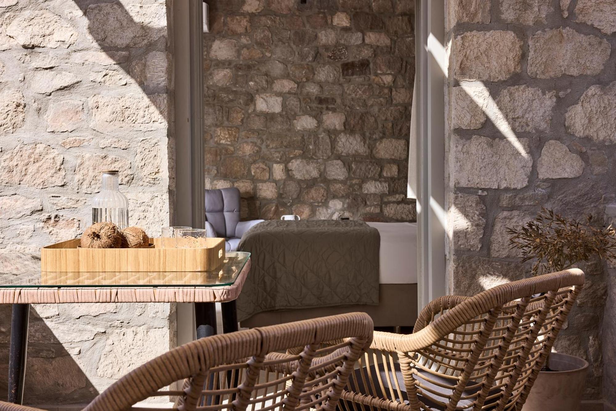 Kedros Milos Suites Адамас Экстерьер фото