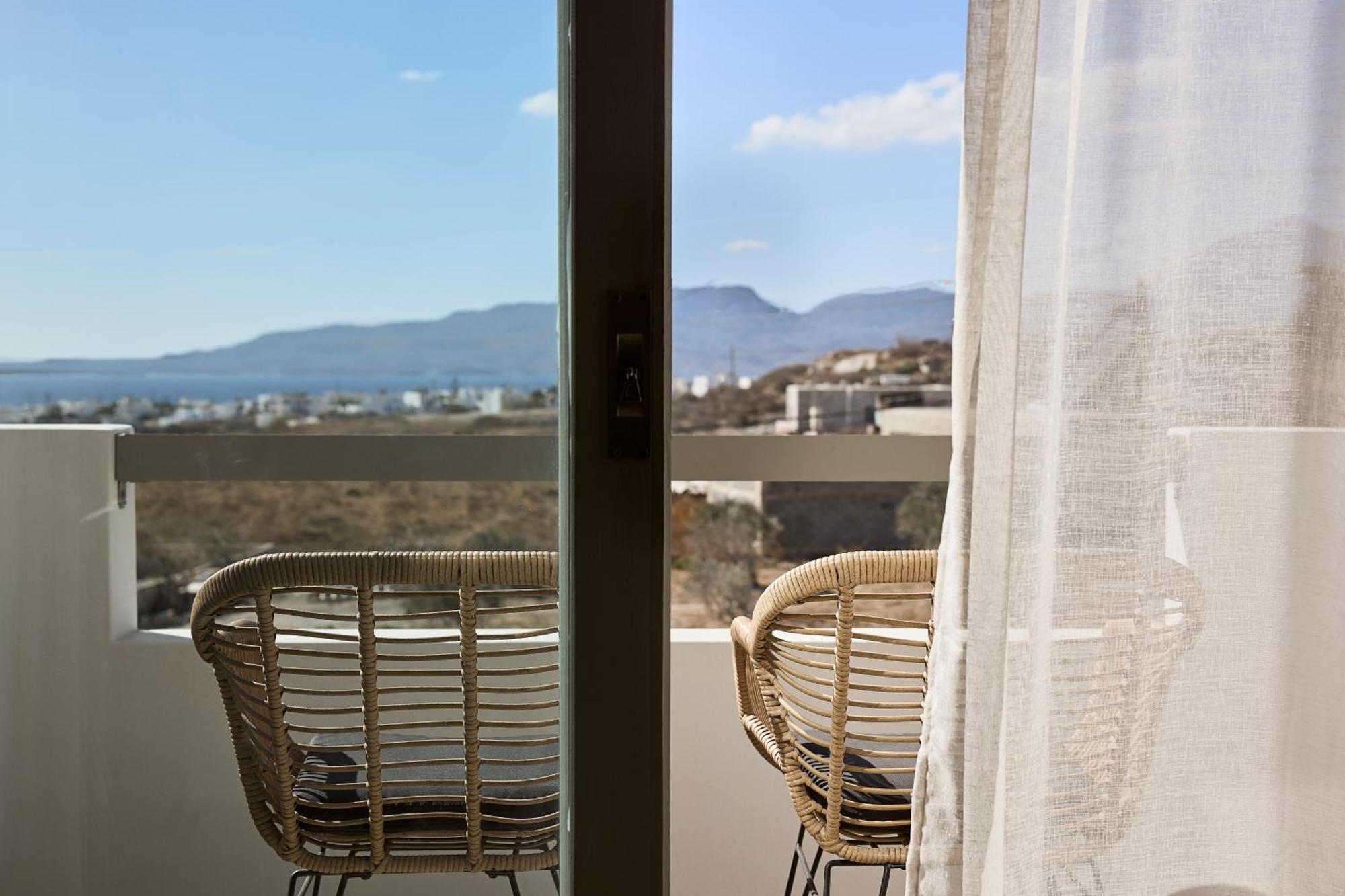 Kedros Milos Suites Адамас Экстерьер фото